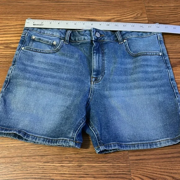 ASOS DESIGN mens skinny mid length denim shorts in mid wash blue size 34 - Picture 5 of 9